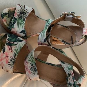 Floral wedge